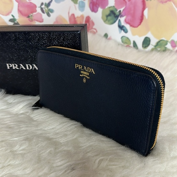 💯Authentic Prada Black Leather Wallet🍀 - Picture 3 of 14